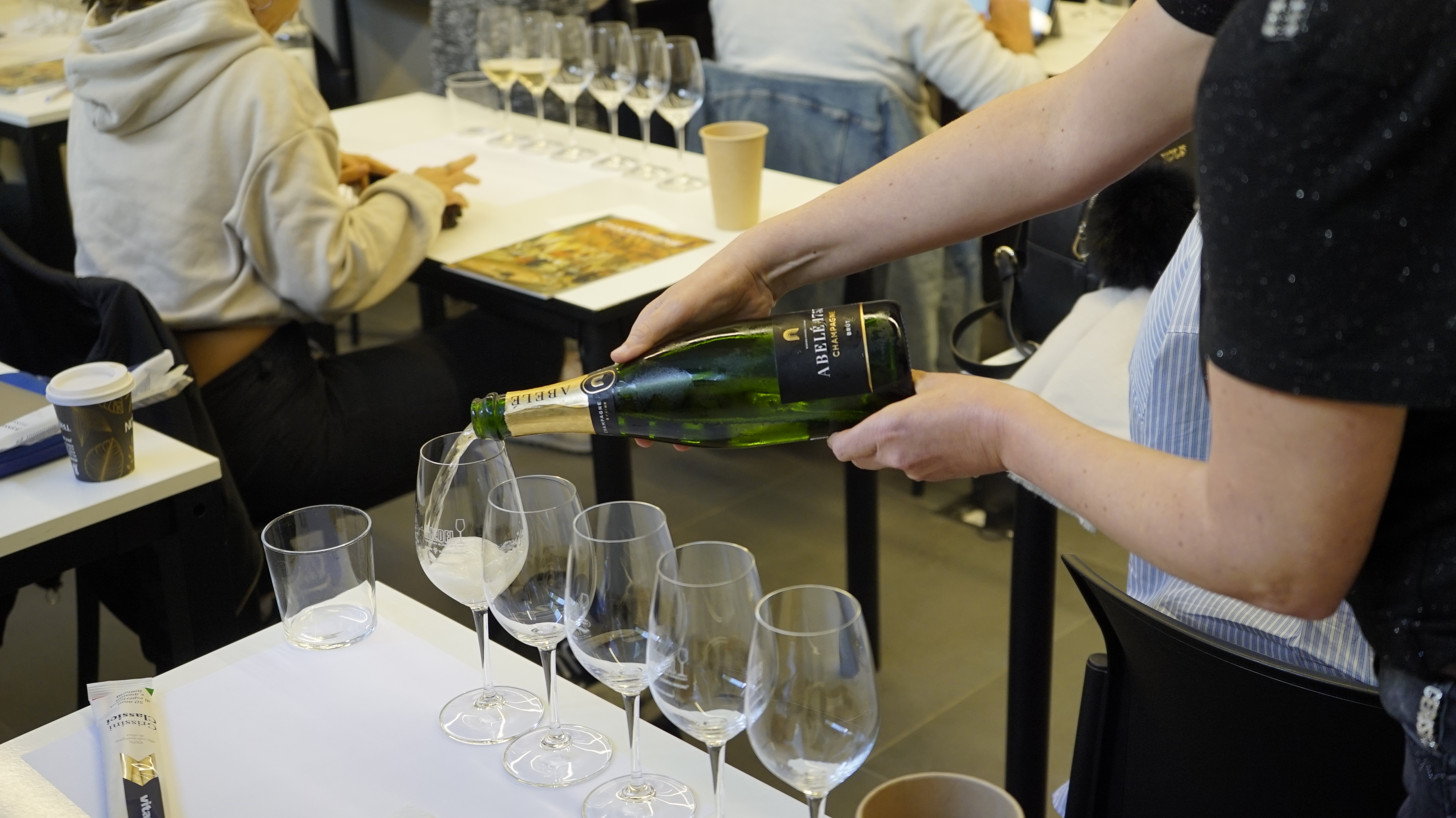 Fotografía de: Clase sobre el champagne en el Diploma Superior de Sommelier | CETT